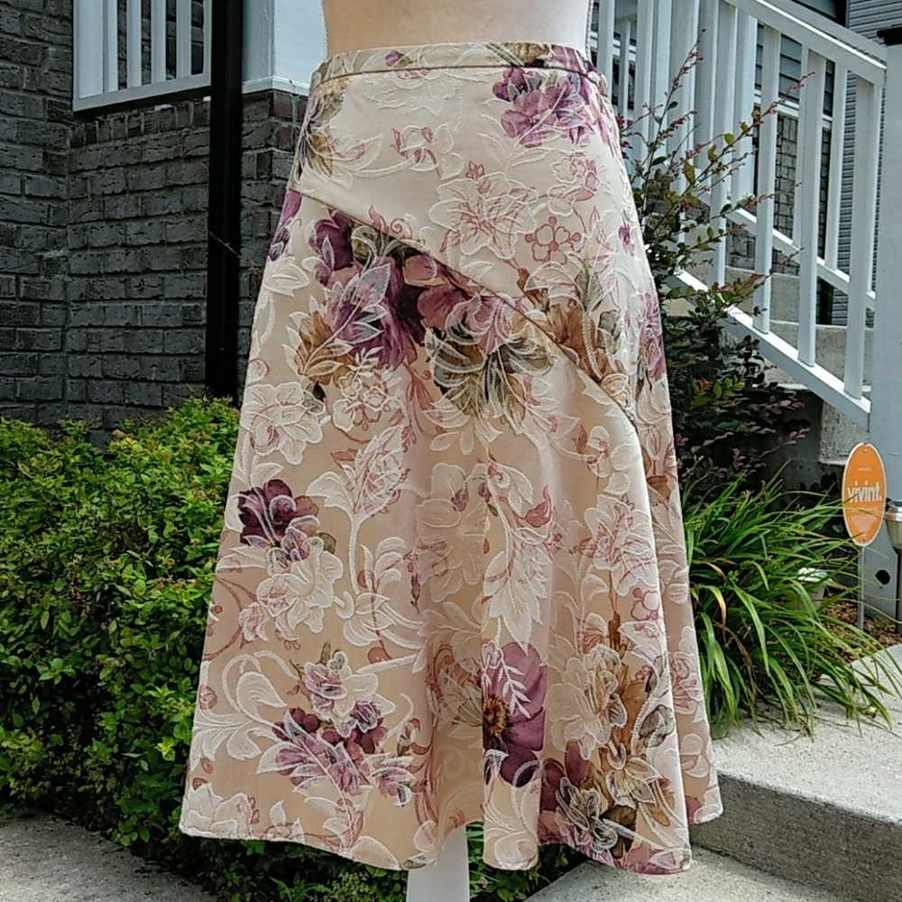 Necessary Objects Floral Skirt - Picture 2 of 4
